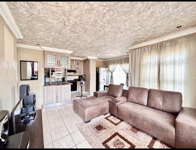 3 BEDROOM HOUSE FOR SALE IN AMANDASIG